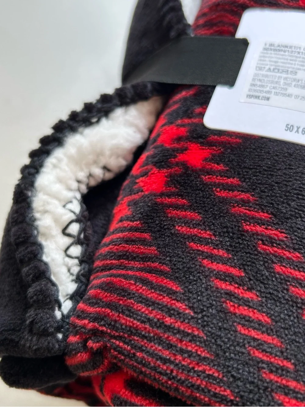 Victoria’s Secret Pink Sherpa Fleece Red Black Blanket One Size New
